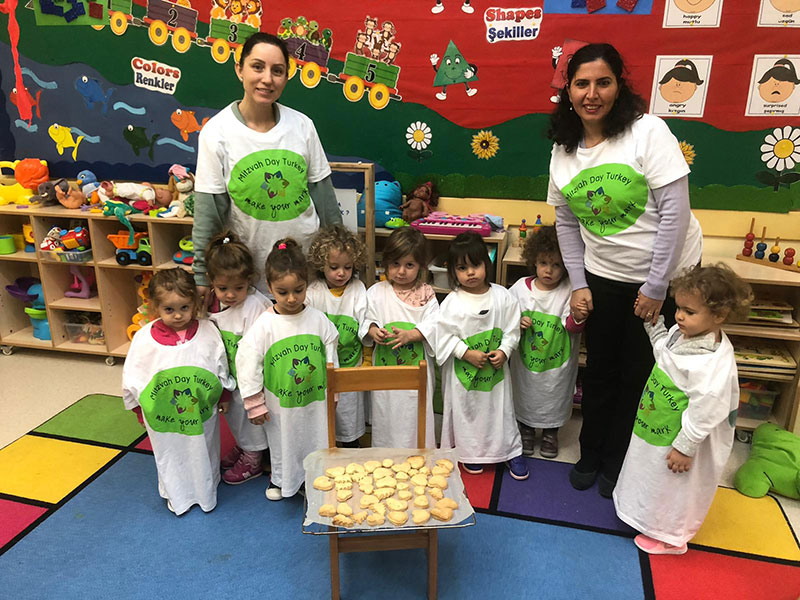 We helped those in need by selling cakes and cookies on Mitzvah Day.